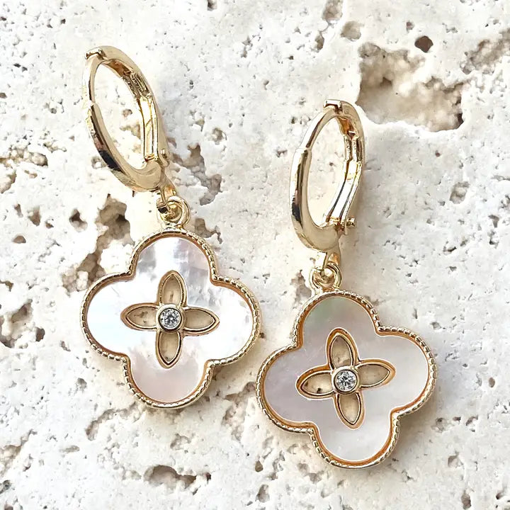 Clover Shell Pearl Earrings e24009