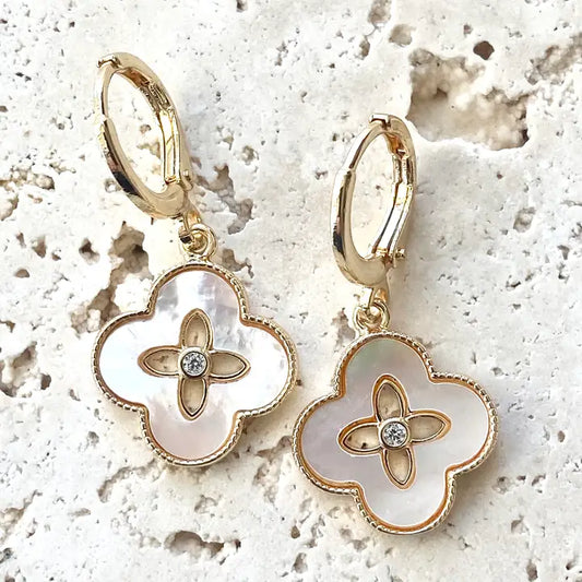 Clover Shell Pearl Earrings e24009