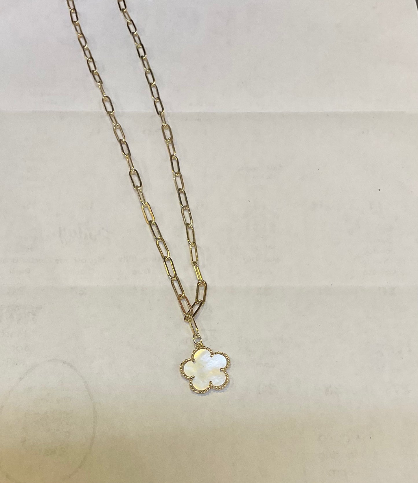 GLD NECKLACE W MOP FLOWER JN3652