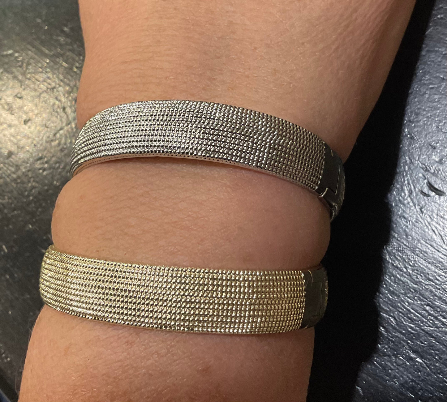 JB3716 BANGLE WITH CZ