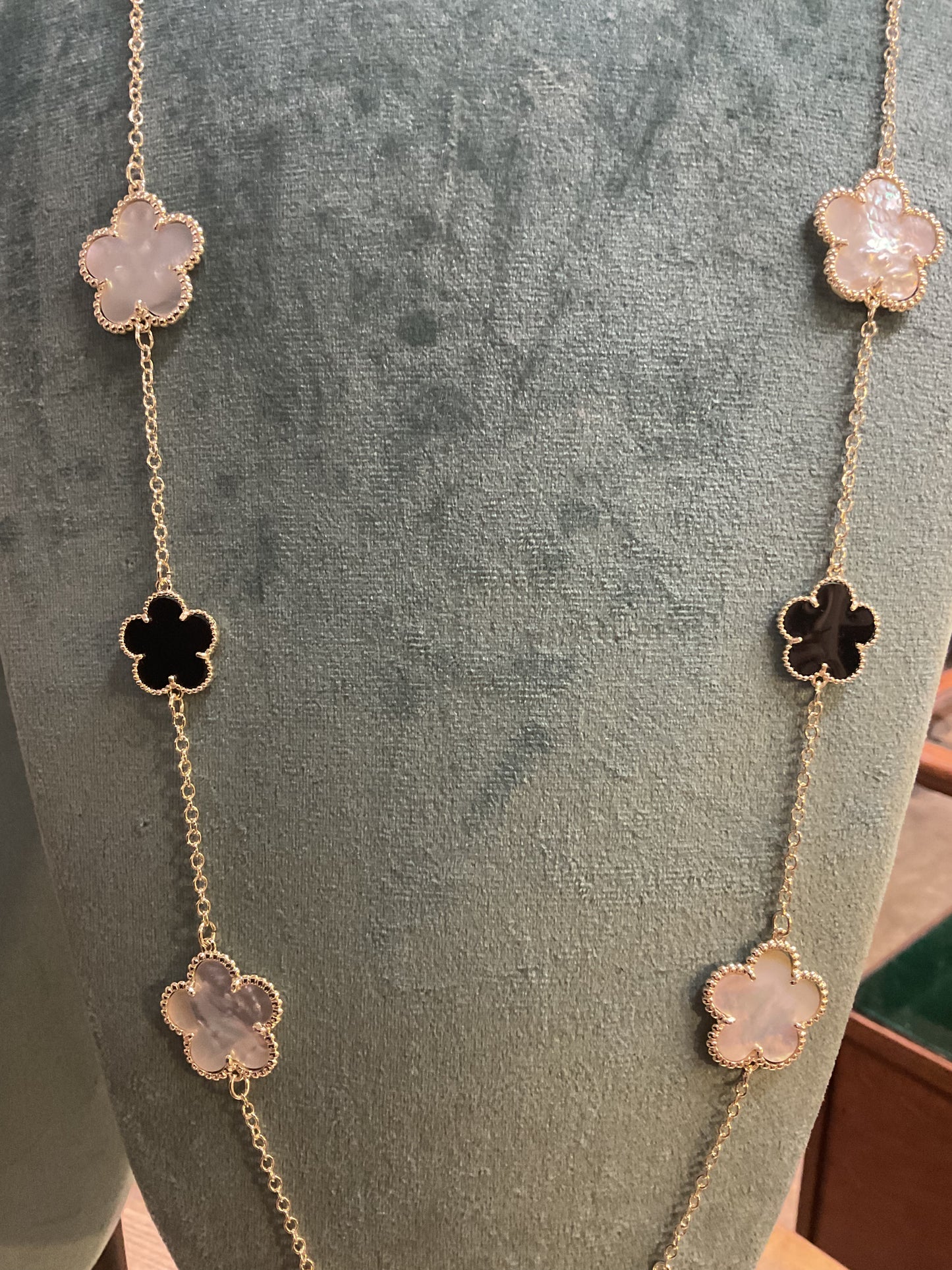 JN3620  MOP/BLK NECKLACE