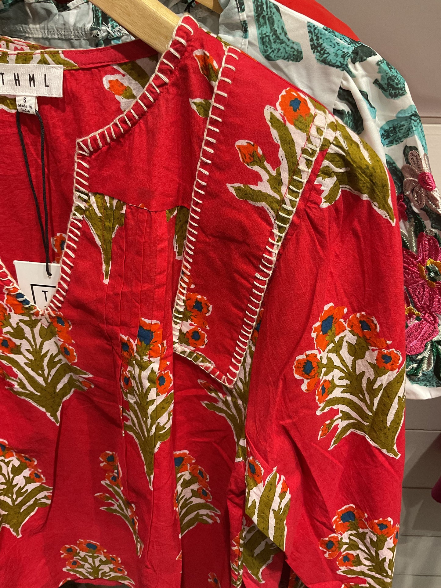 SRT1935-1 LONG SLEEVE FLORAL DETAIL V-NECK TOP