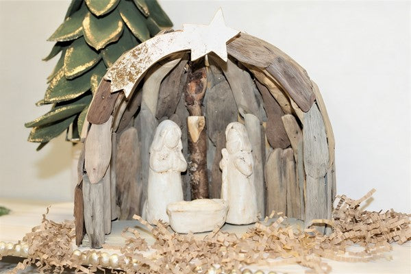 8x4x7.5" Driftwood Cave with Paper Pulp Holy Family, Shooting Star Item #: CM2231