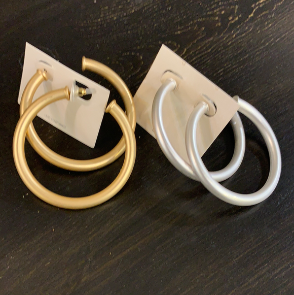 E-1078 SATIN GOLD AND SILVER STUD HOOP EARRING