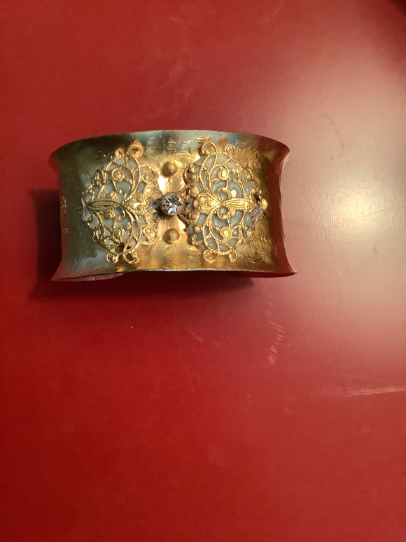 SMALL HAMMERED GOLD CUFF WITH CZ  SB346
